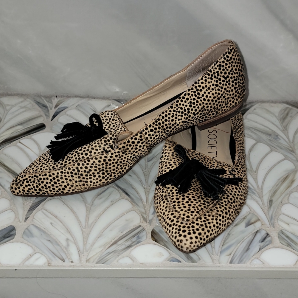 Sole Society Tan and Black Flats with Suede Tassels, 8 1/2. EUC
